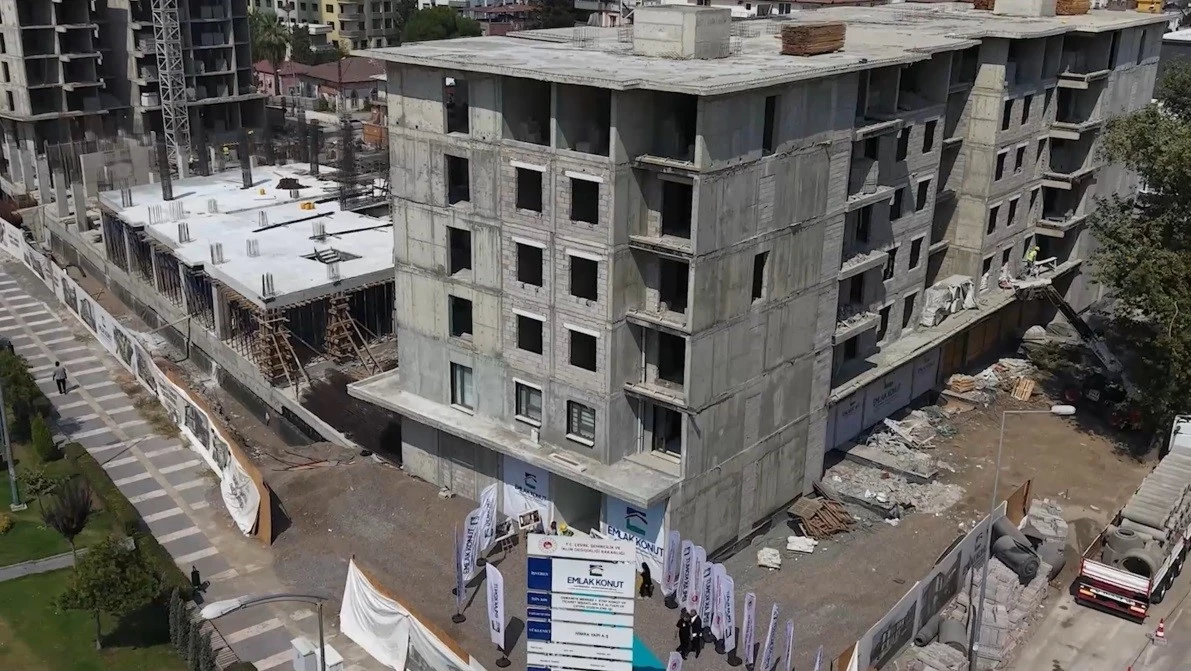 Osmaniye’de rezerv alanda binalar yükseliyor
