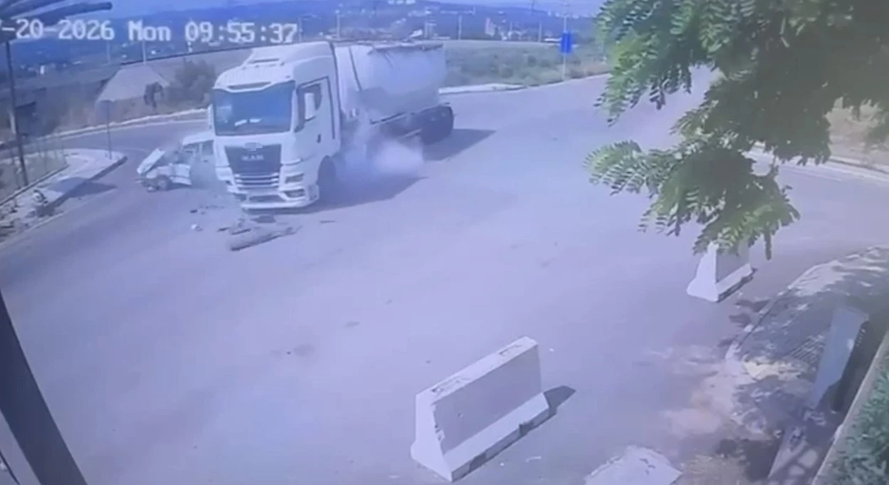 Osmaniye&rsquo;de tanker ile otomobil &ccedil;arpıştı: 2 yaralı
