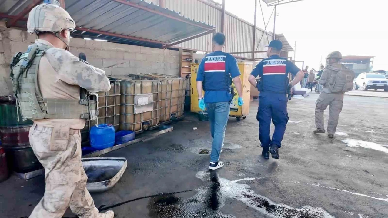 Osmaniye’de toprağa gömülü tankta kaçak akaryakıt bulundu