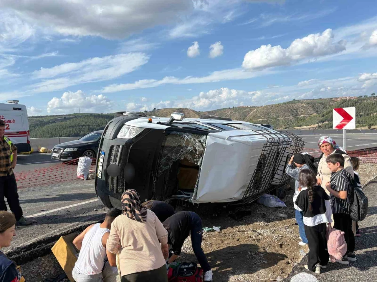 Osmaniye’de yolcu minibüsü şarampole devrildi: 13 Yaralı
