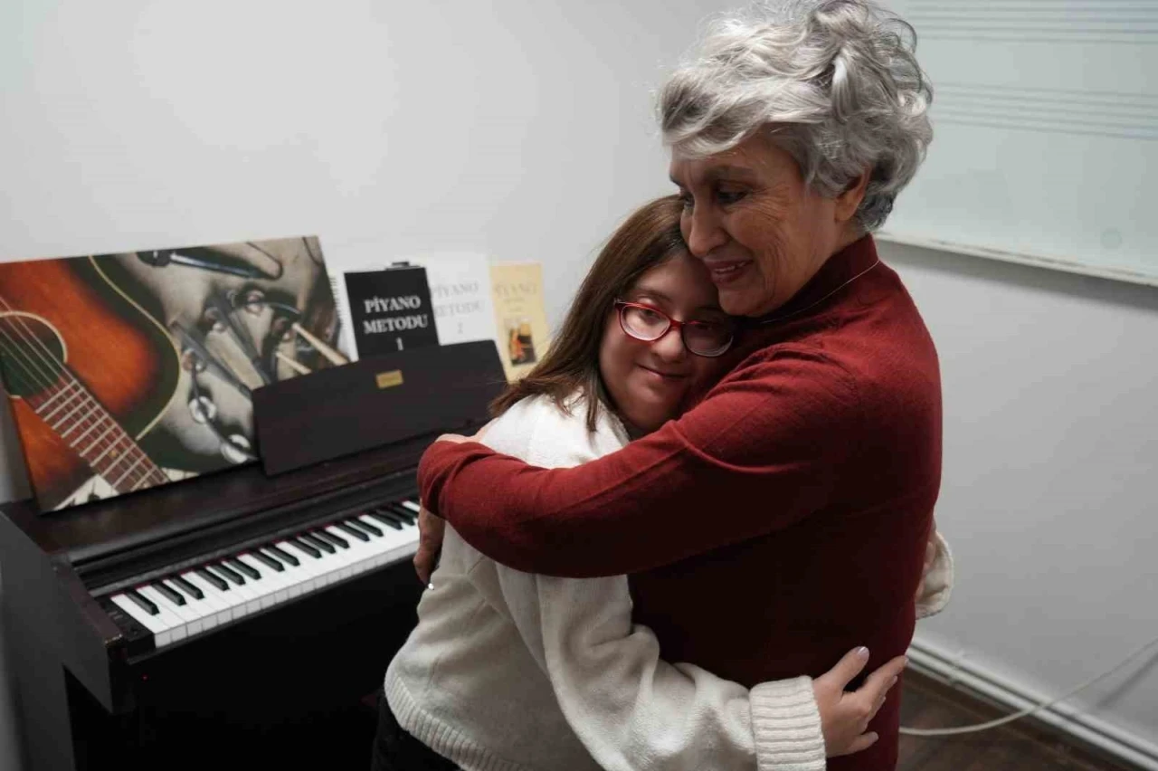 Osmaniye&rsquo;deki otob&uuml;s kazasında ağır yaralanan Ayşeg&uuml;l Bayrak 60 g&uuml;nl&uuml;k yaşam savaşını kaybetti
