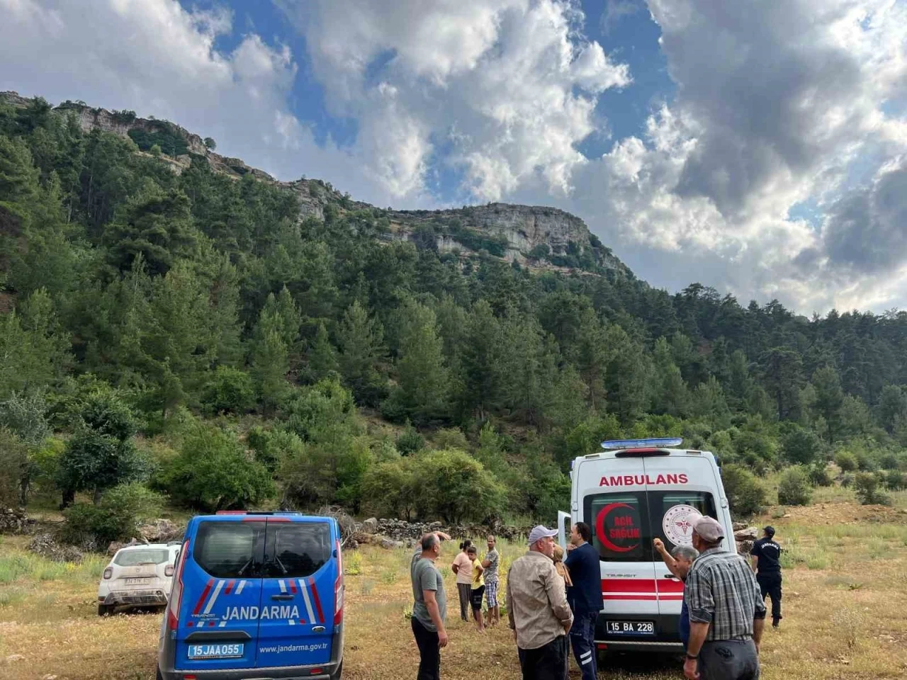 Ot toplamak için antik kente çıkan kadın kayalıklardan düşerek hayatını kaybetti
