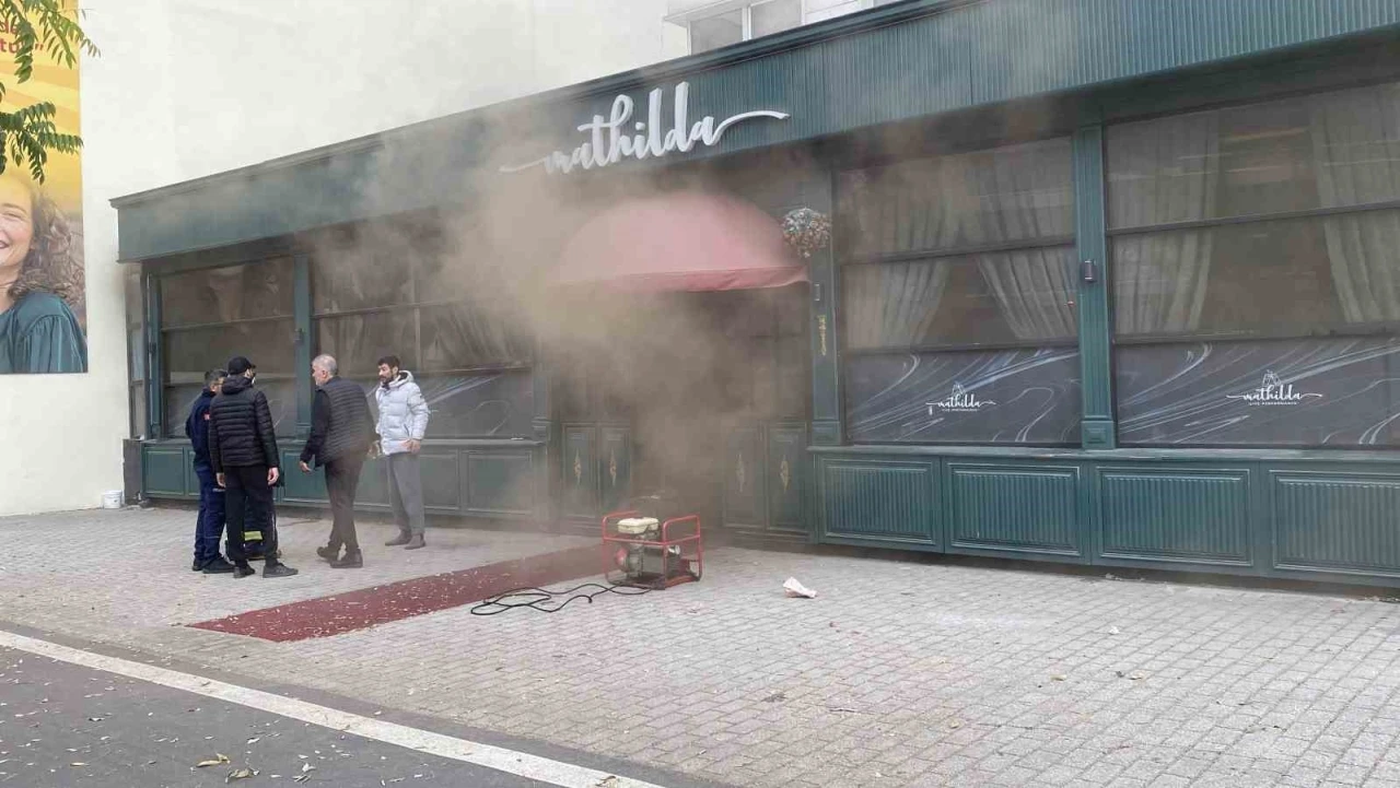 Otelde yangın paniği: 152 kişi tahliye edildi
