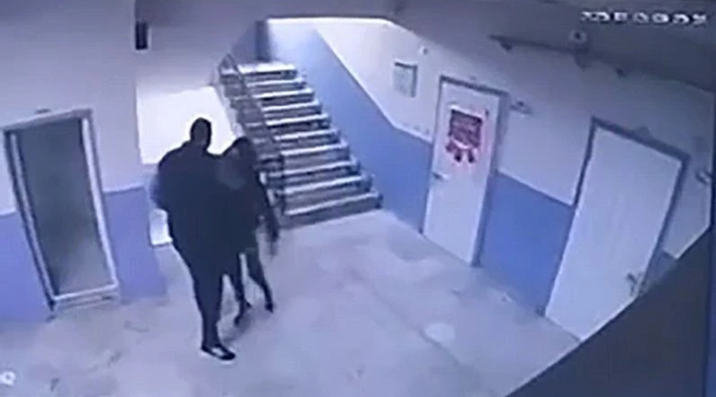 Otizmli &ouml;ğrenciyi darp eden okul m&uuml;d&uuml;r&uuml; tahliye oldu
