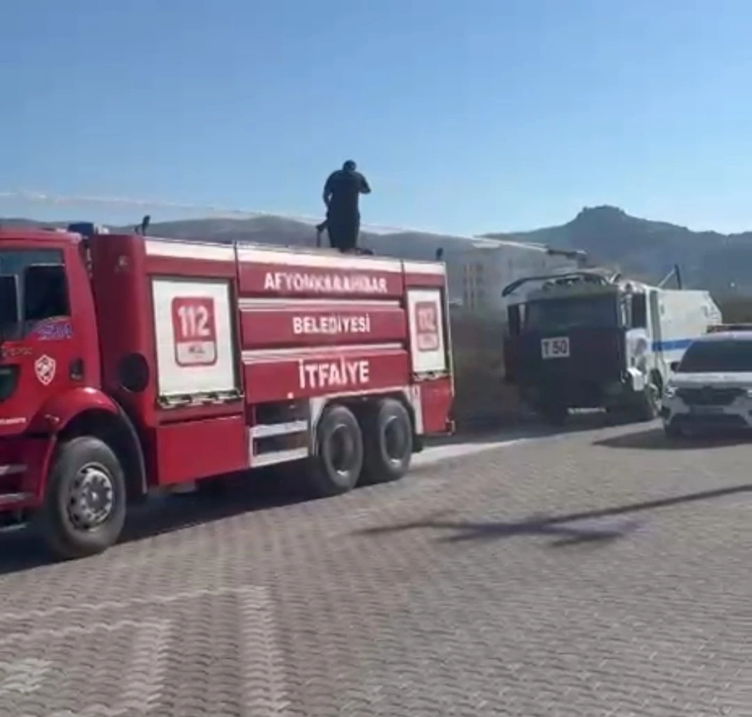 Otluk alandaki yangın TOMA&rsquo;ların da m&uuml;dahalesiyle s&ouml;nd&uuml;r&uuml;ld&uuml;
