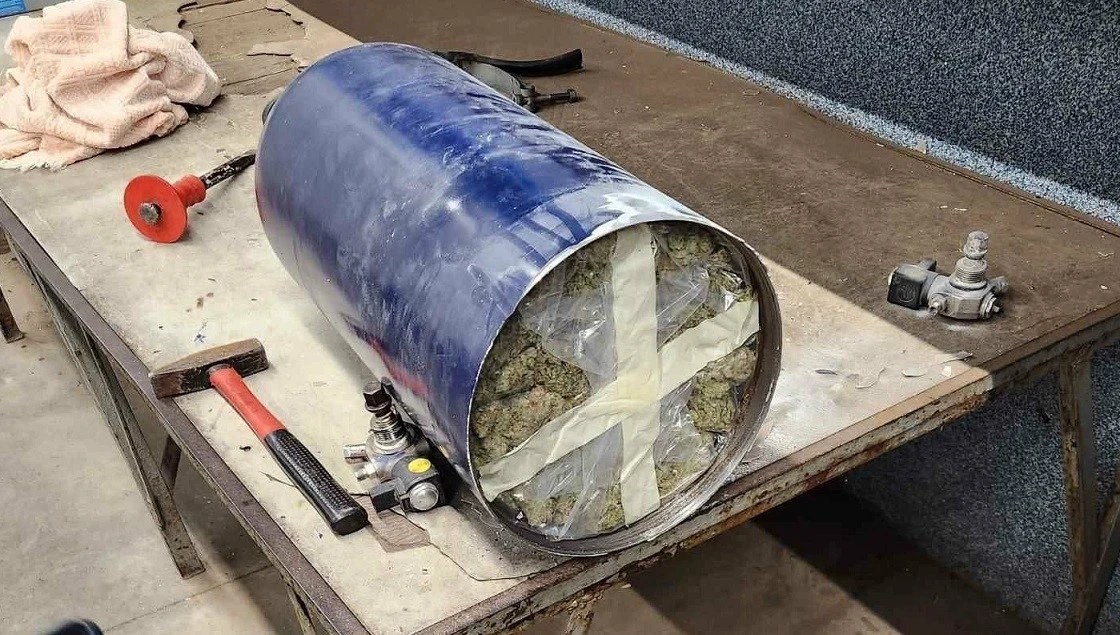 Oto gaz tüplerine gizlenen 70 kilo esrar yakalandı
