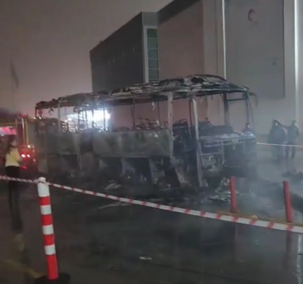 Otob&uuml;s alev topuna d&ouml;nd&uuml;
