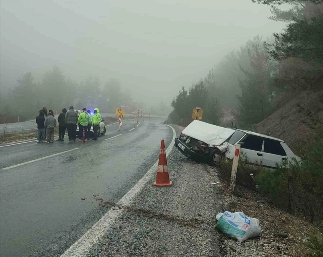 Otob&uuml;s ile Tofaş otomobil &ccedil;arpıştı
