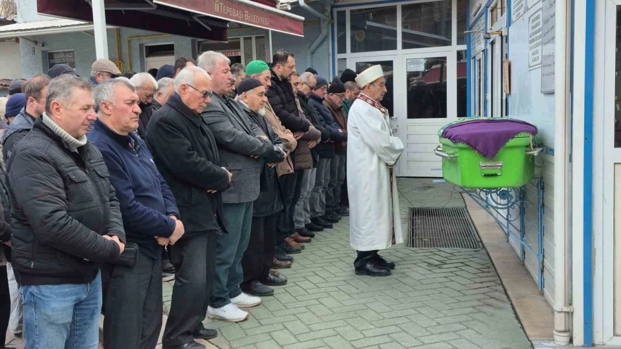 Otob&uuml;s kazasında &ouml;len kadın son yolculuğuna uğurlandı
