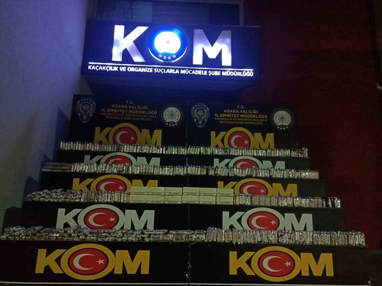 Otobüs zeminine zulalanmış 990 kaçak elektronik sigara ele geçirildi

