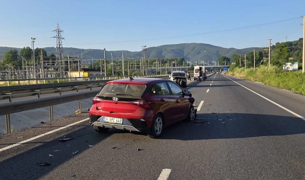 Otomobil hafif ticari araca arkadan çarptı, 1 kişi yaralandı