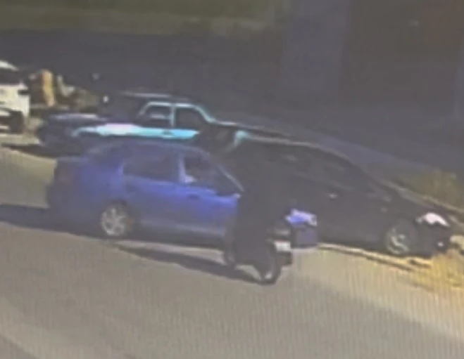 Otomobil ile çarpışan motosikletli yaralandı: Kaza anı kamerada
