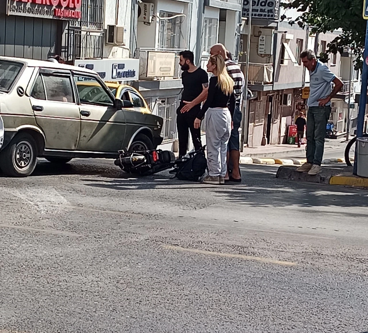 Otomobil ile elektrikli bisiklet çarpıştı: 2 yaralı
