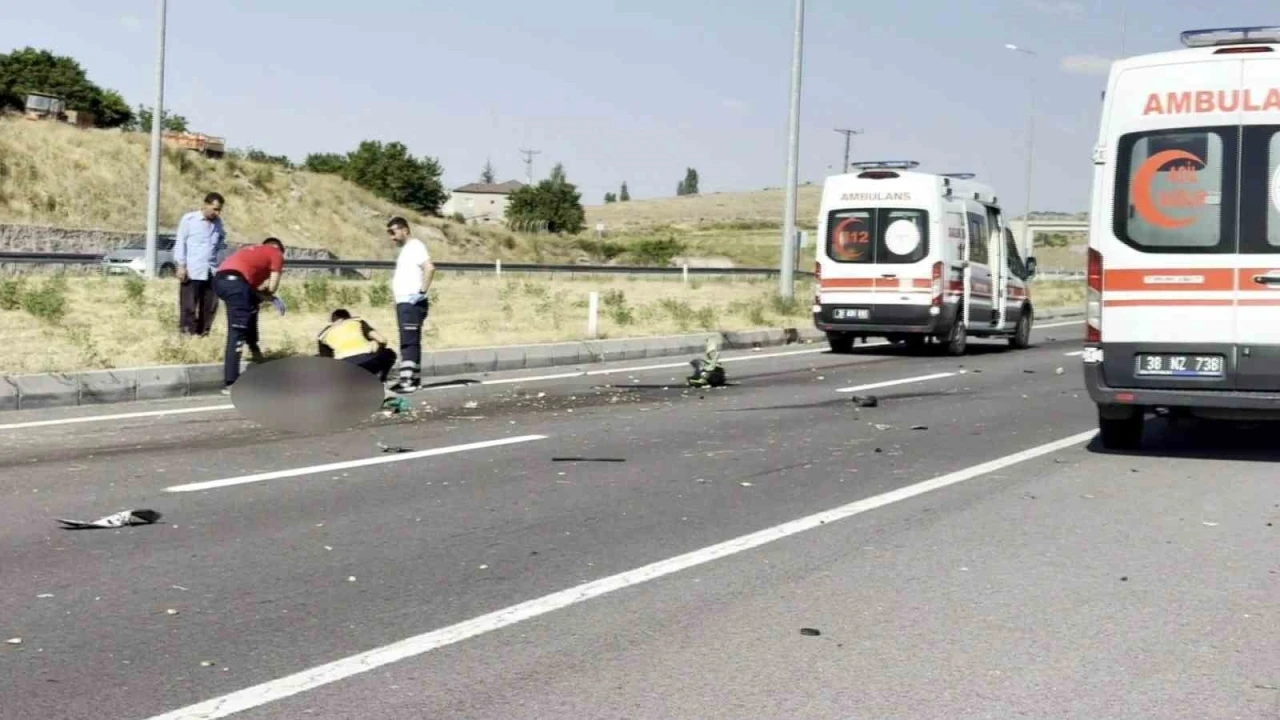 Otomobil ile motosiklet &ccedil;arpıştı: 1 &ouml;l&uuml;, 1 yaralı

