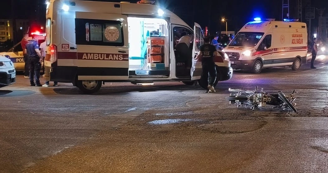 Otomobil ile motosiklet &ccedil;arpıştı: 1 yaralı

