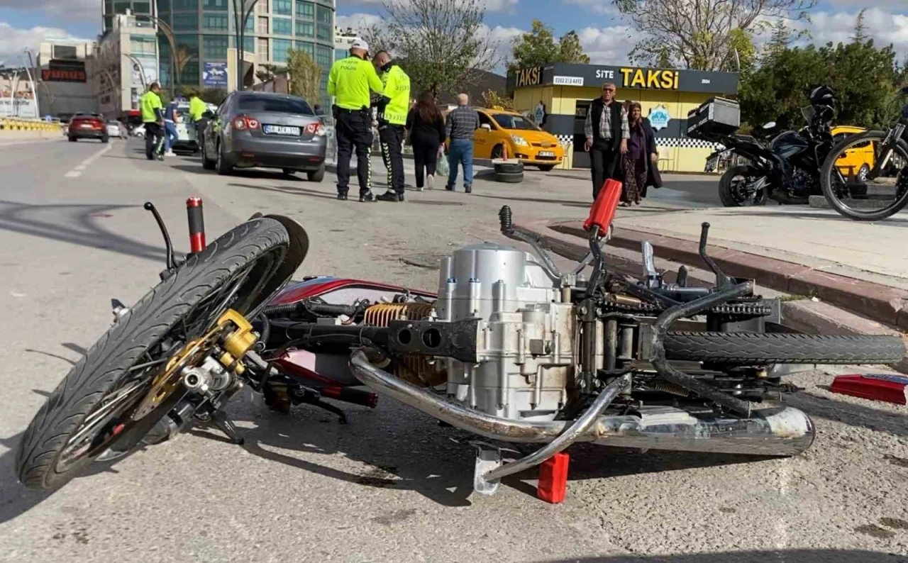 Otomobil ile motosiklet çarpıştı: 1 yaralı