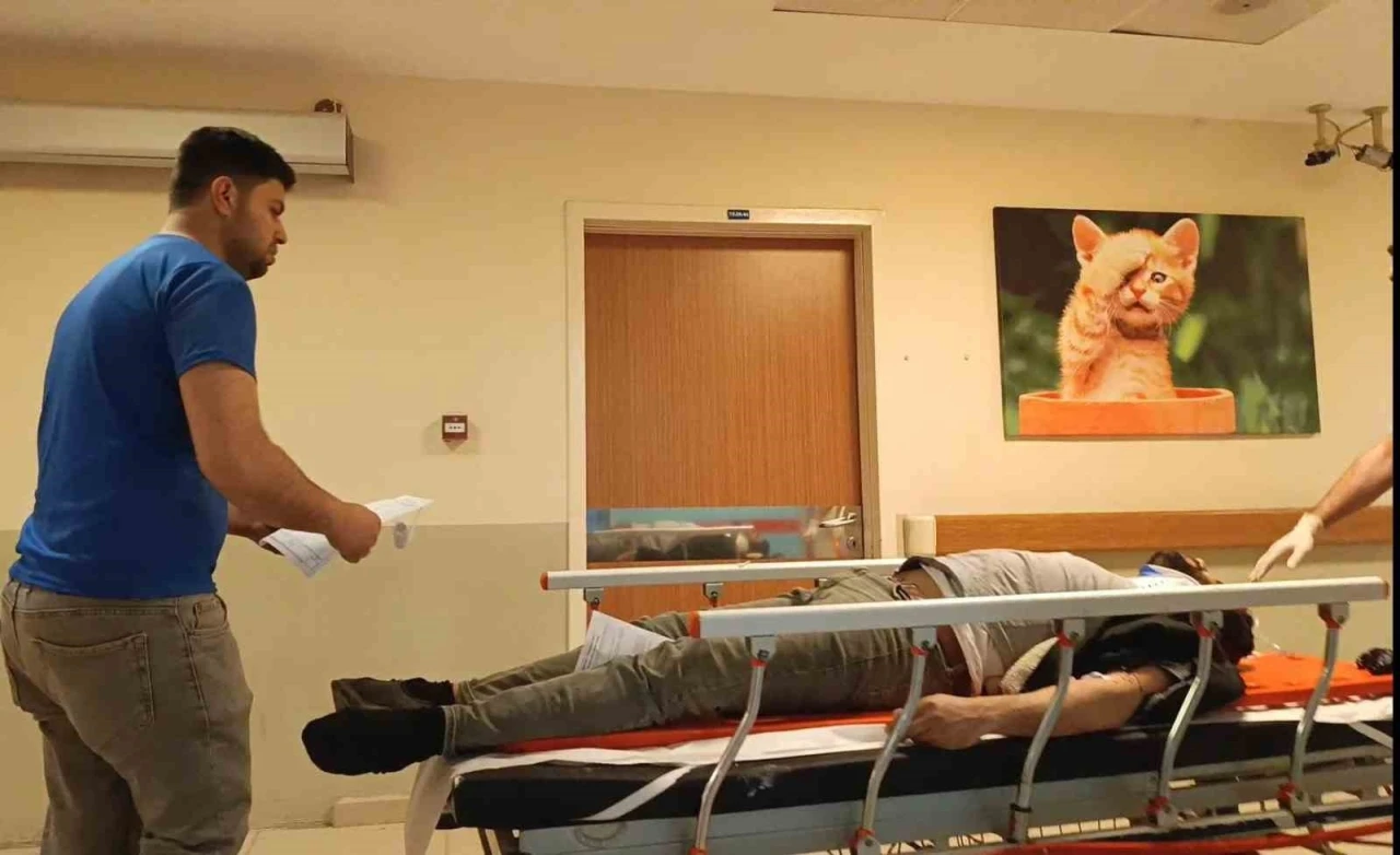 Otomobil ile motosiklet çarpıştı: 3 yaralı
