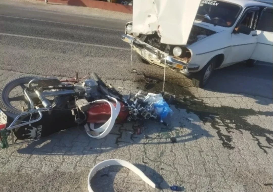 Otomobil ile motosiklet çarpıştı: &quot; yaralı
