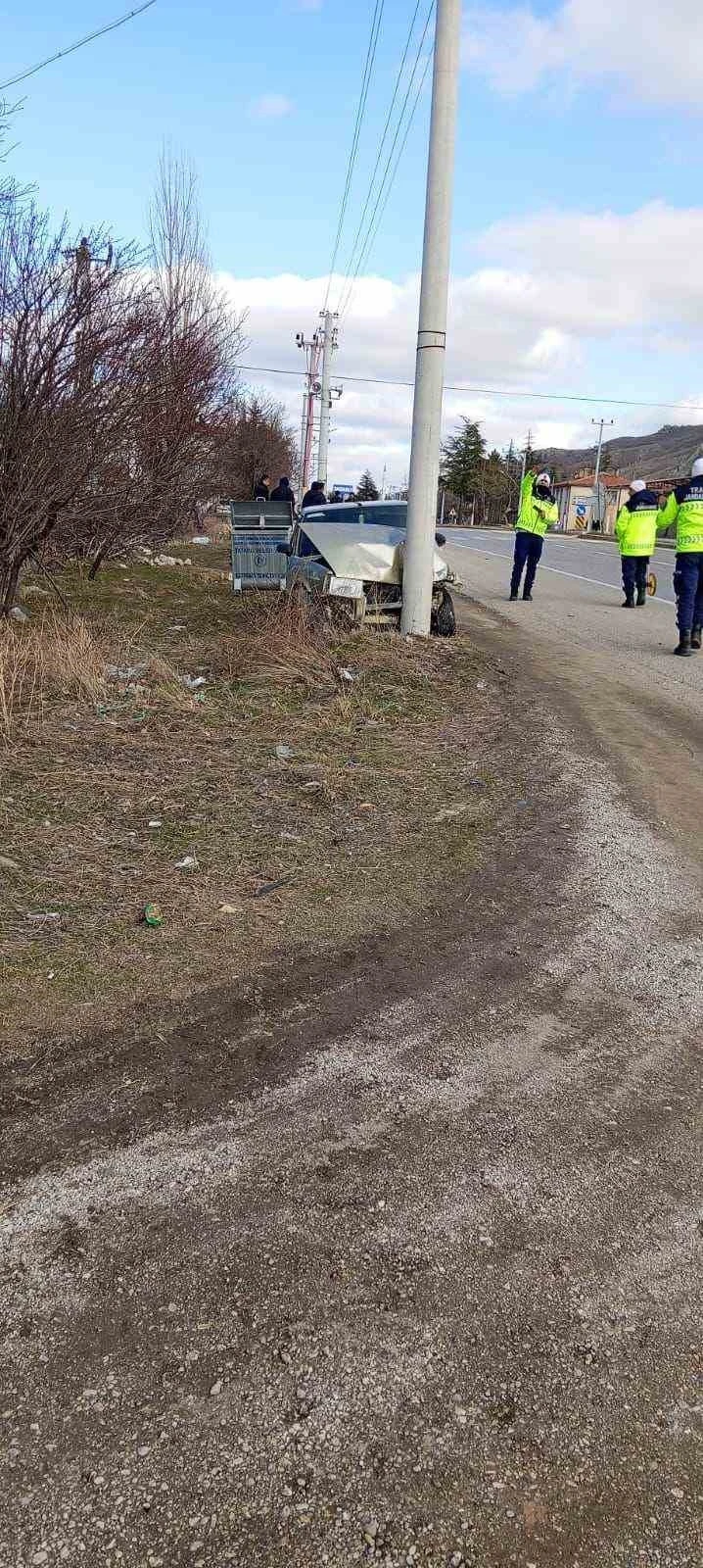 Otomobil mopedle &ccedil;arpıştı: Anne hayatını kaybetti, oğlu ağır yaralandı
