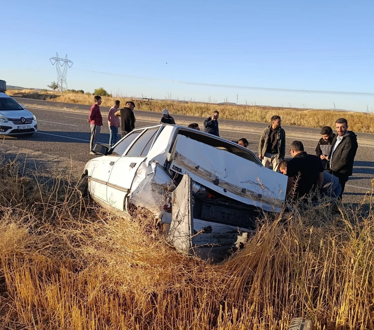 Otomobil şarampole girdi: 2 yaralı
