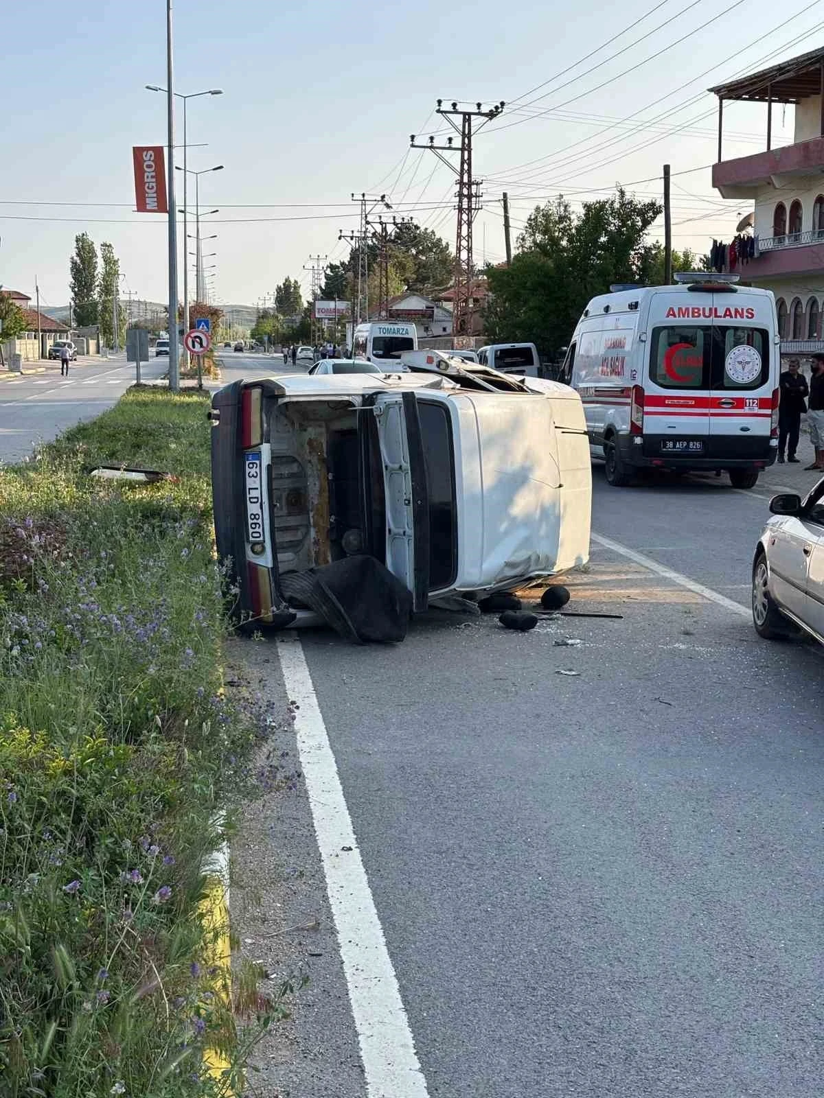Otomobil takla attı: 3 yaralı
