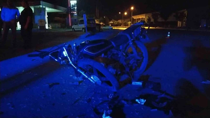 Otomobil ve motosiklet çarpıştı: 1 ağır yaralı
