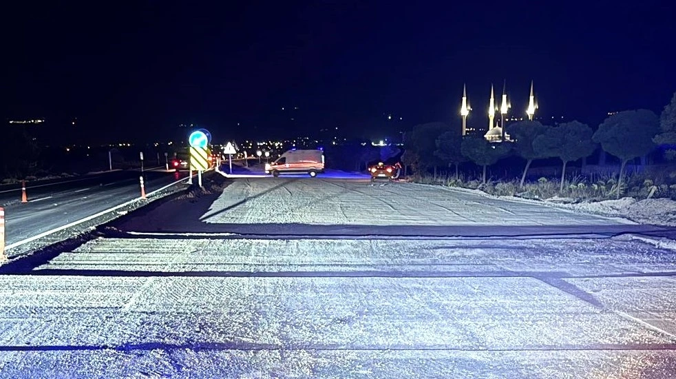 Otomobil yol çalışması alanına düştü, 1 yaralı
