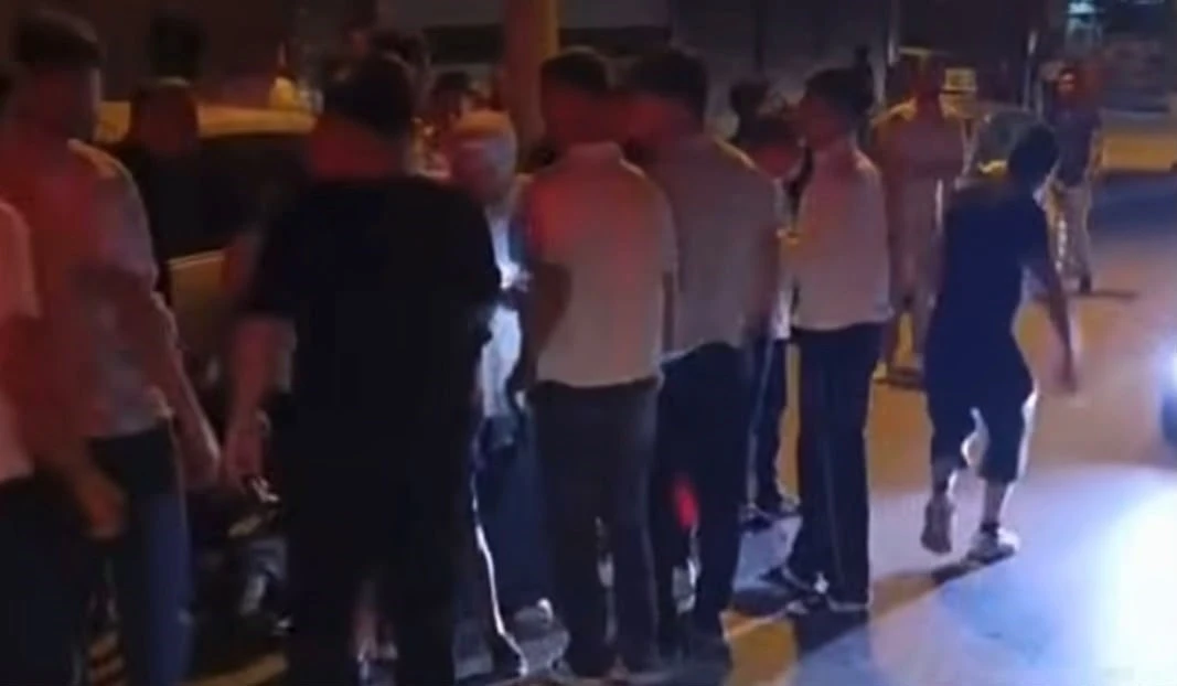 Otomobilin &ccedil;arptığı 6 yaşındaki &ccedil;ocuk hayatını kaybetti, ailenin feryatları y&uuml;rek dağladı
