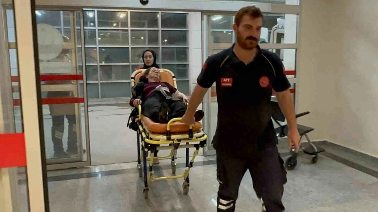 Otomobilin çarptığı kadın yaralandı
