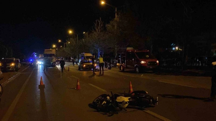 Otomobilin çarptığı motosiklet sürücüsü hayatını kaybetti
