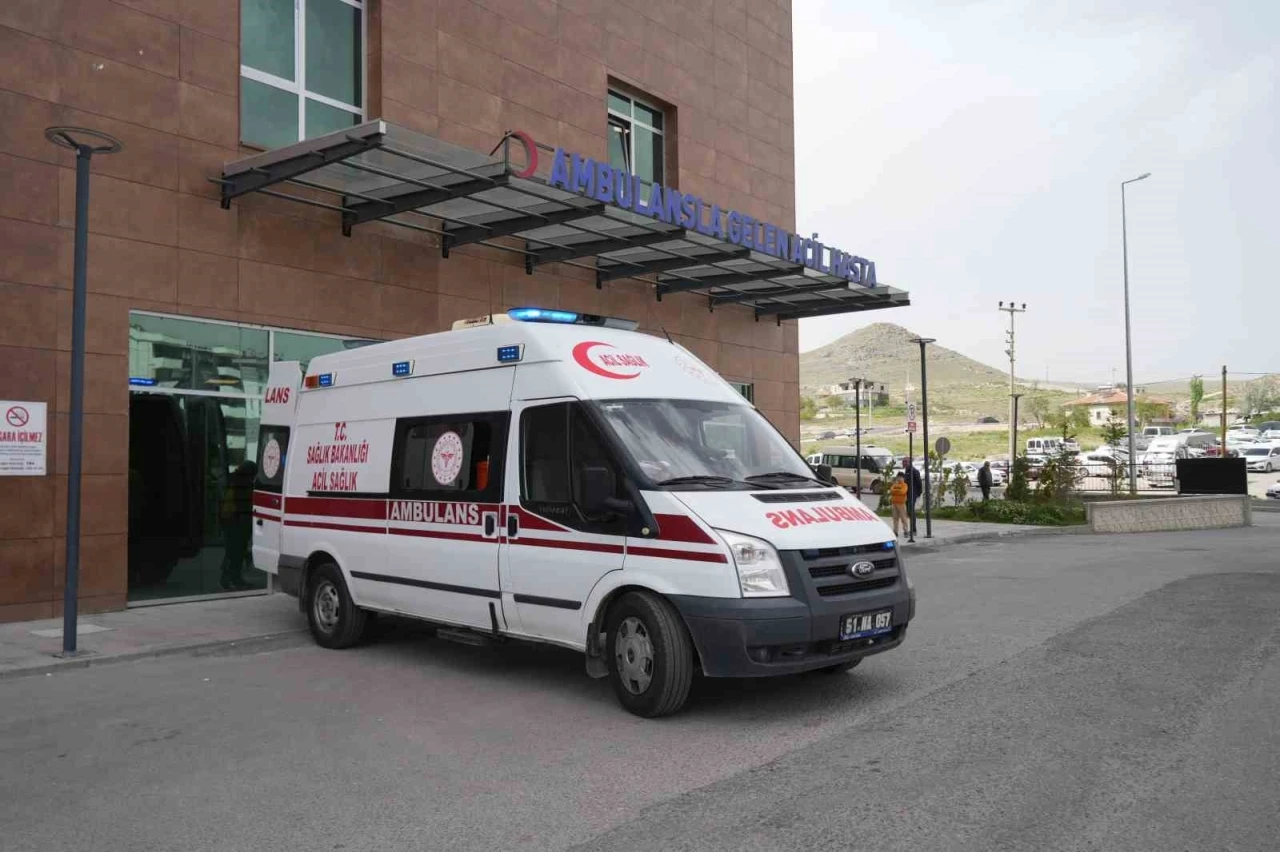Otomobilin &ccedil;arptığı motosiklet s&uuml;r&uuml;c&uuml;s&uuml; hayatını kaybetti
