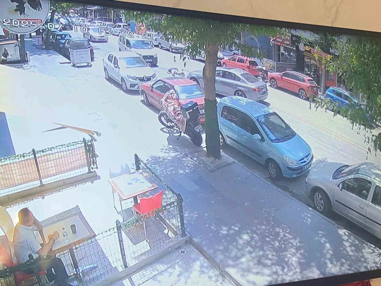 Otomobilin çarptığı yaya havada takla attı
