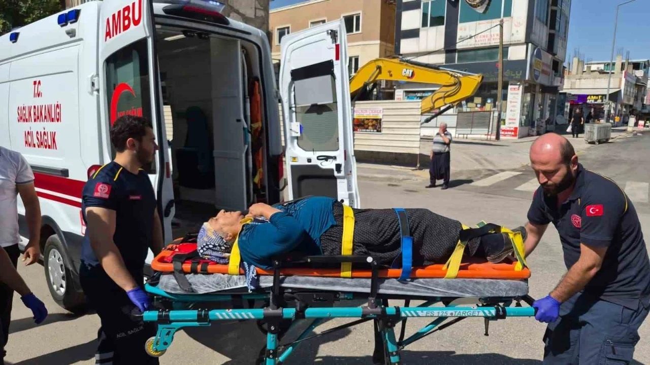 Otomobilin &ccedil;arptığı yaya yaralandı
