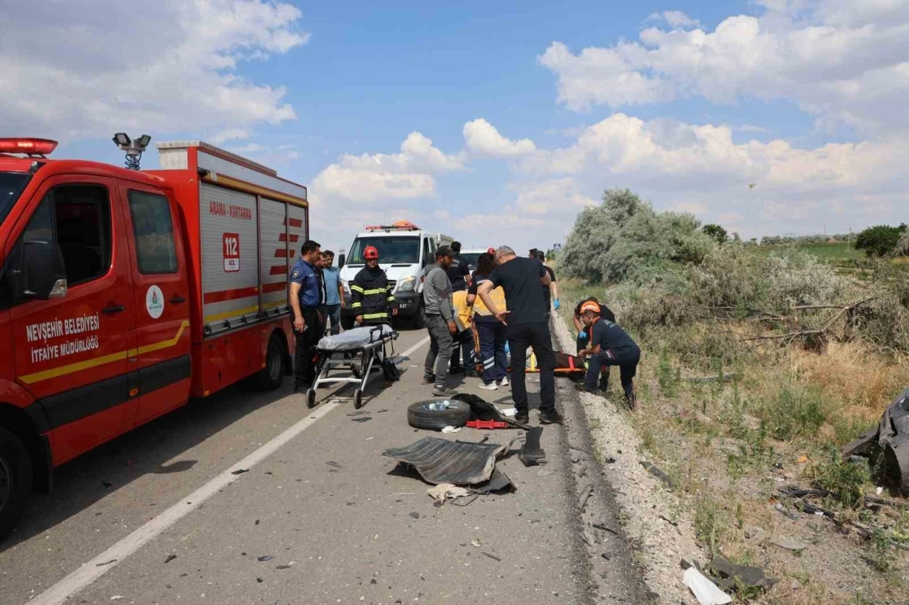 Otomobilin kağıt gibi savrulduğu kazada 4 kişi yaralandı
