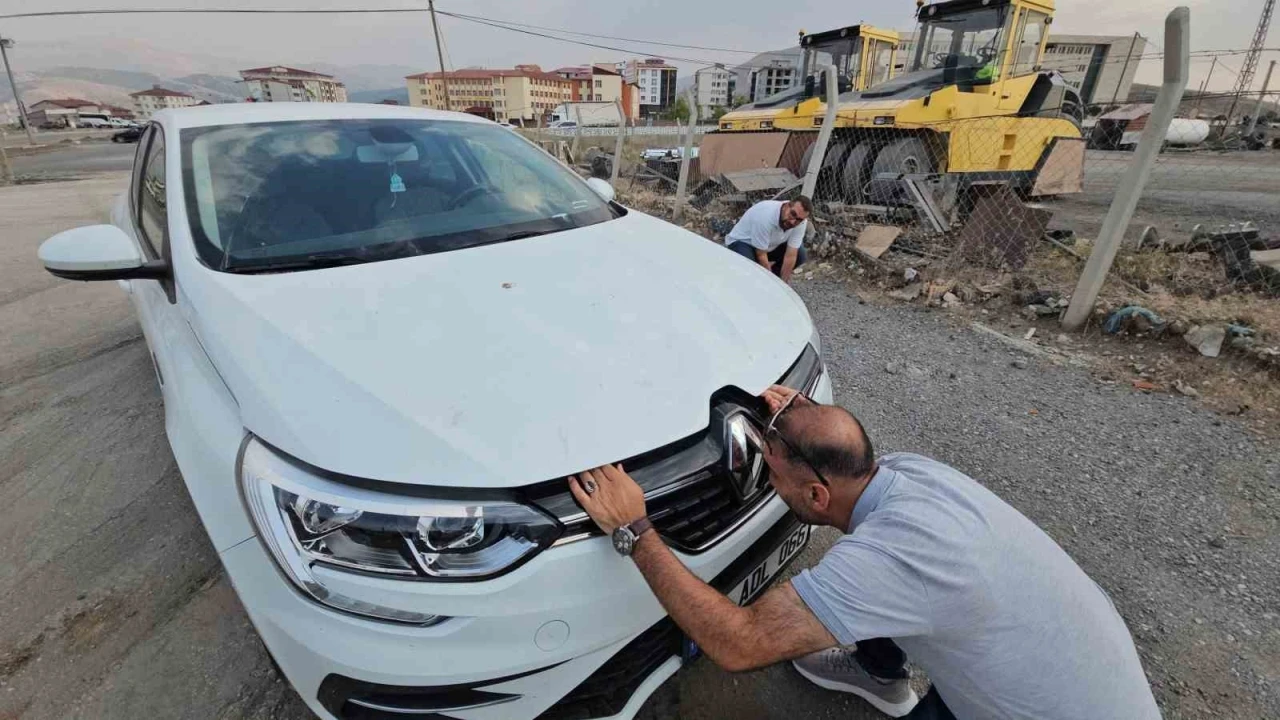 Otomobilin motor bölmesine giren yavru kedi 3 şehir gezdi
