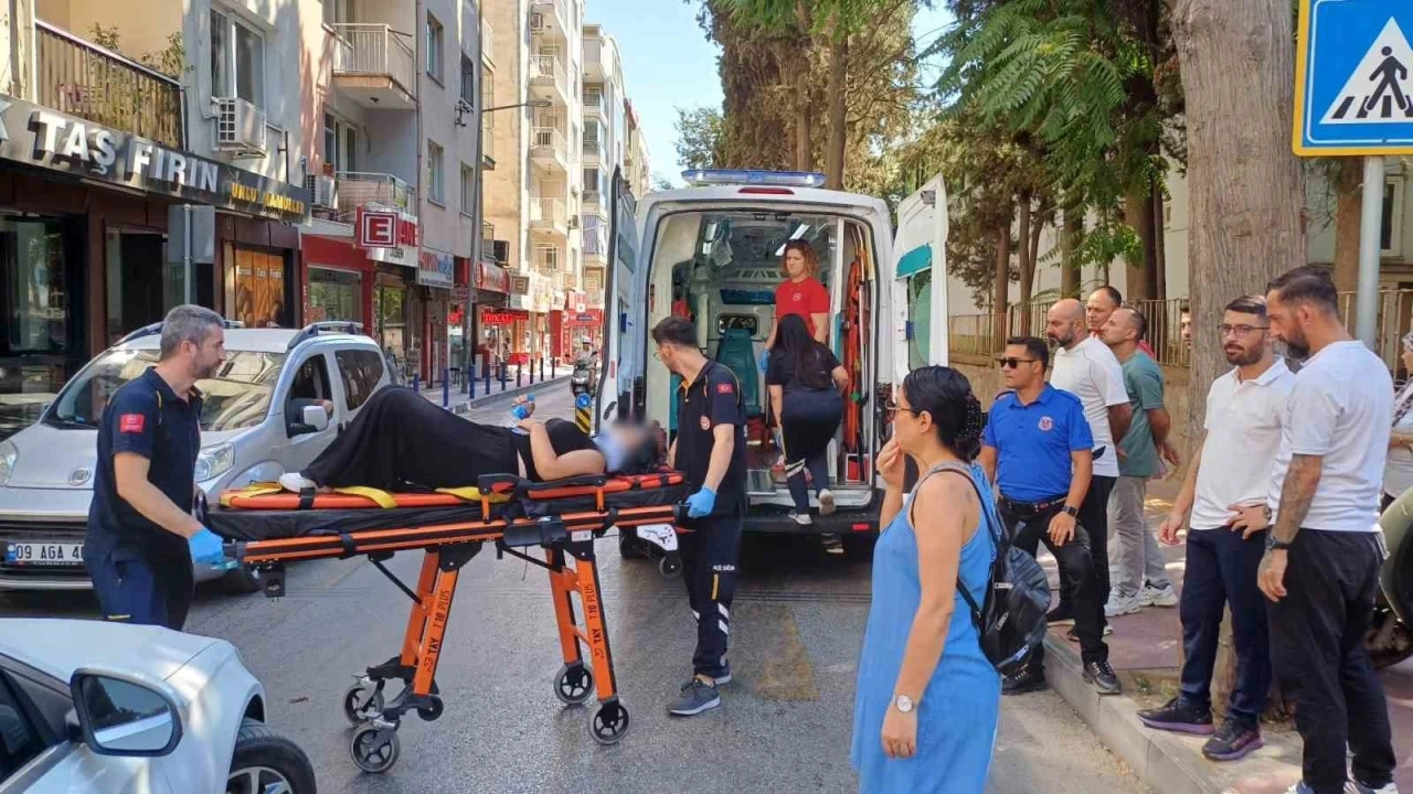 Otomobilin sıkıştırdığı iddia edilen motosiklet sürücüsü yaralandı
