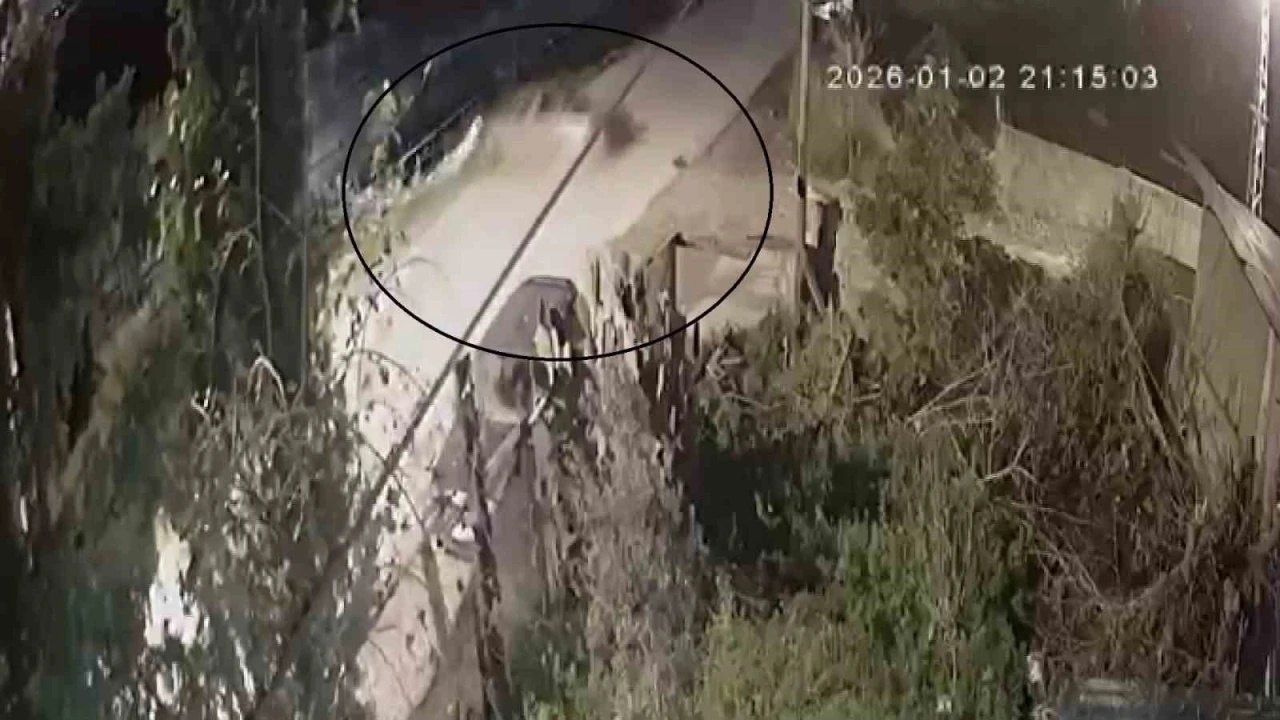 Otomobilin su kanalına u&ccedil;tu: 3 yaralı
