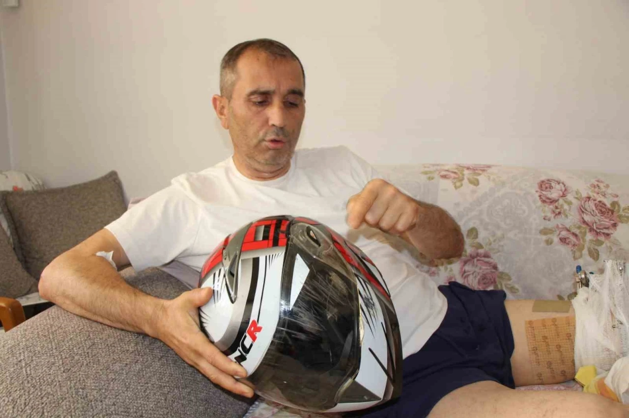 Otomobille çarpışan motosikletin sürücüsü havada takla attı: &quot;Beni kurtaran başımdaki kask oldu&quot;
