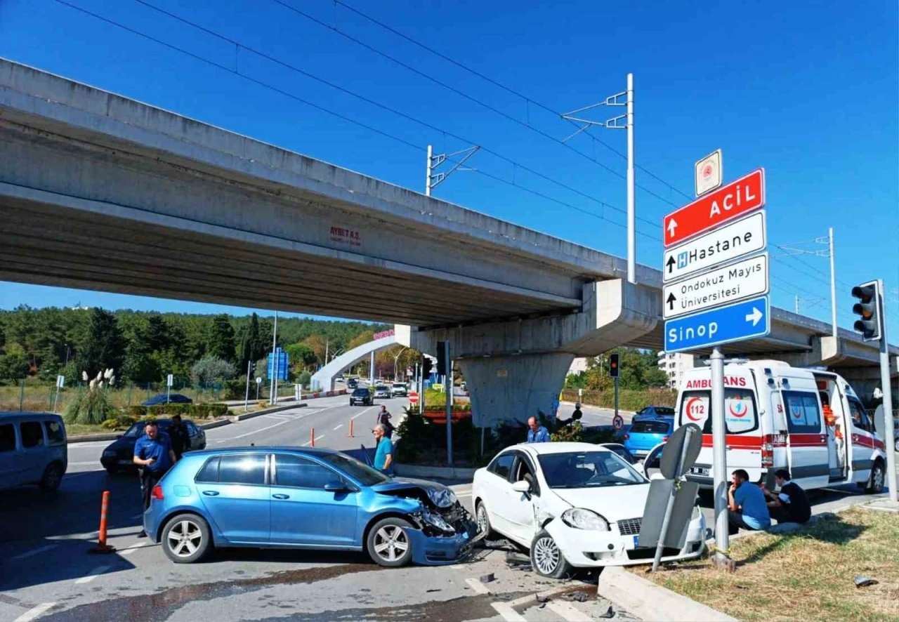 Otomobiller çarpıştı: 4 yaralı
