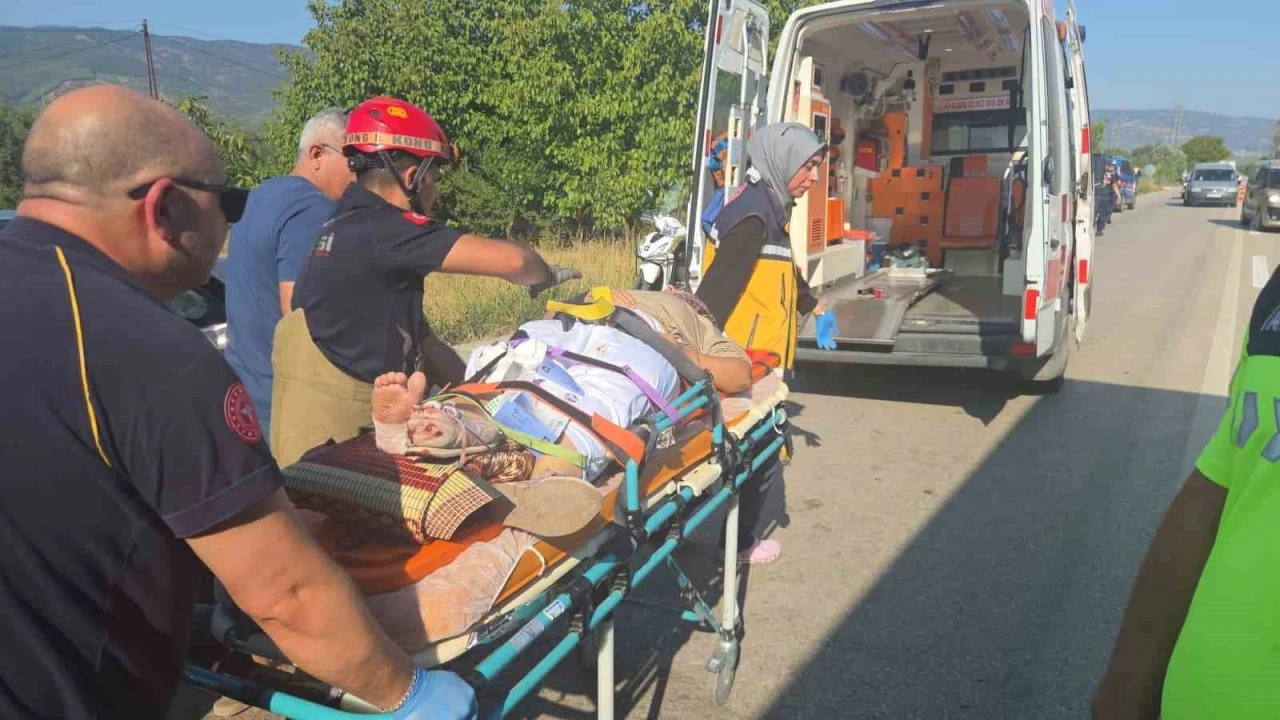 Otomobiller kafa kafaya çarpıştı: 4 yaralı
