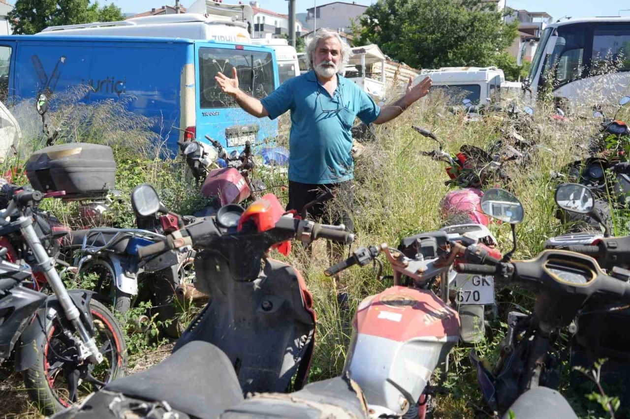 Otoparkta yer kalmadı, işletmeci isyan etti: "&Uuml;&ccedil;&uuml;ne beşine bakmadan teslim edeceğiz"
