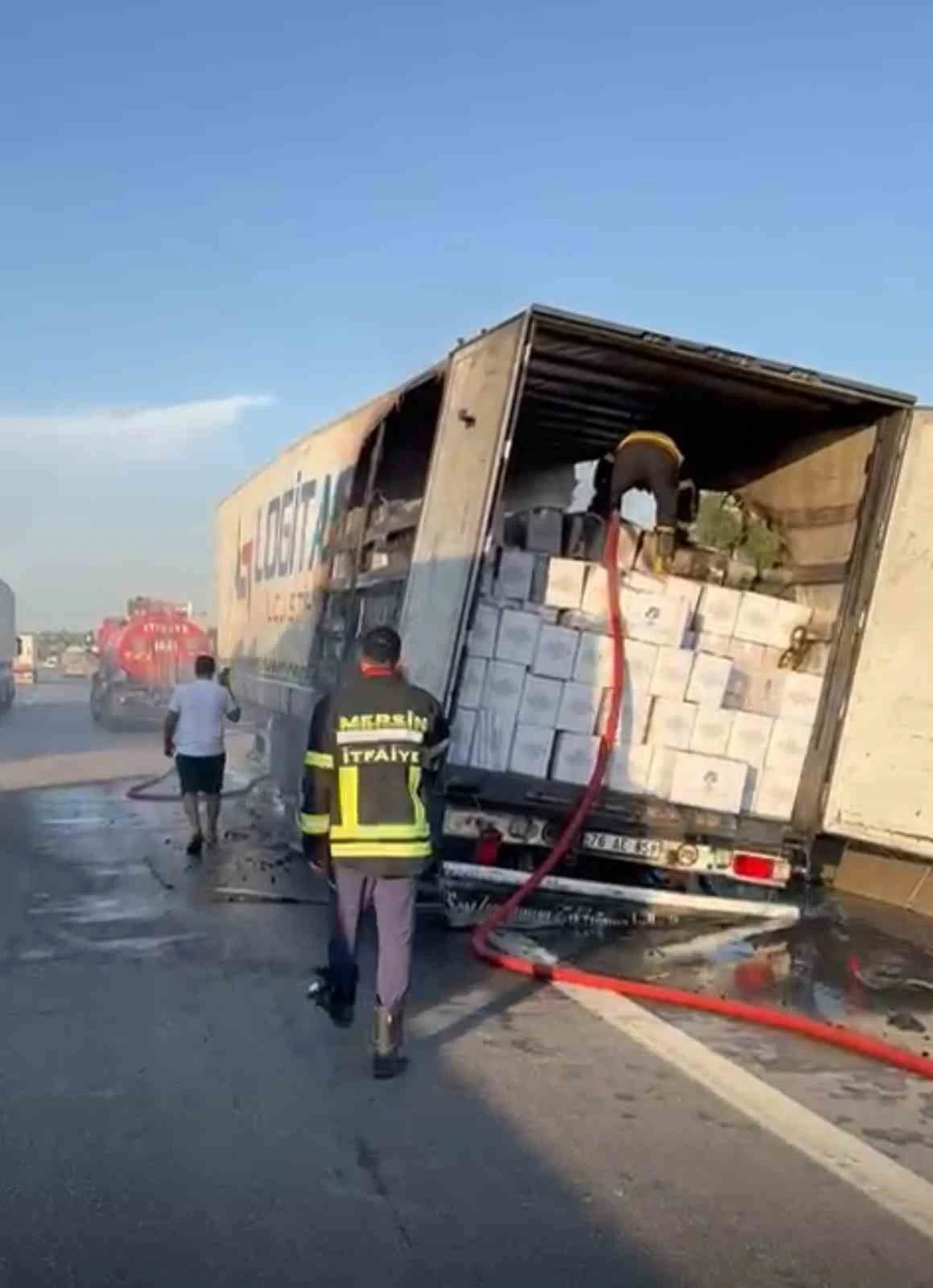 Otoyolda kaju yüklü tırda yangın

