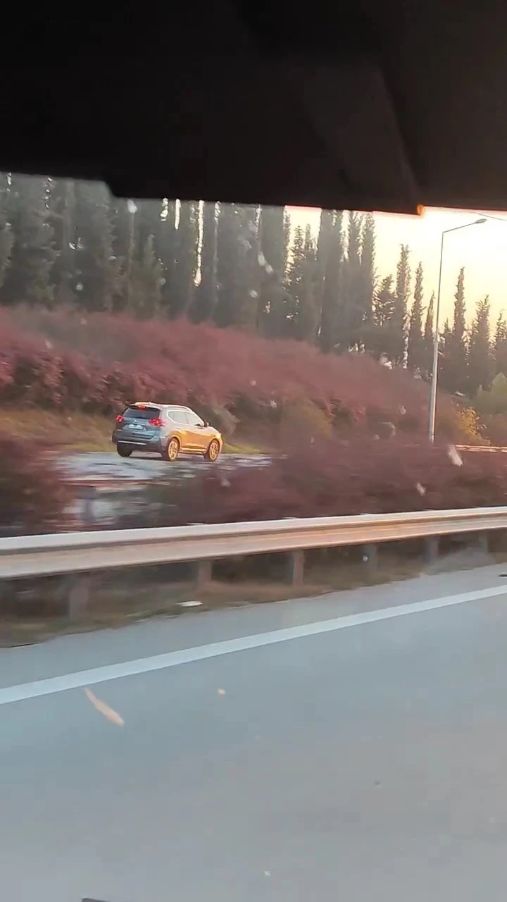 Otoyolda ters şeritten son s&uuml;rat ilerledi
