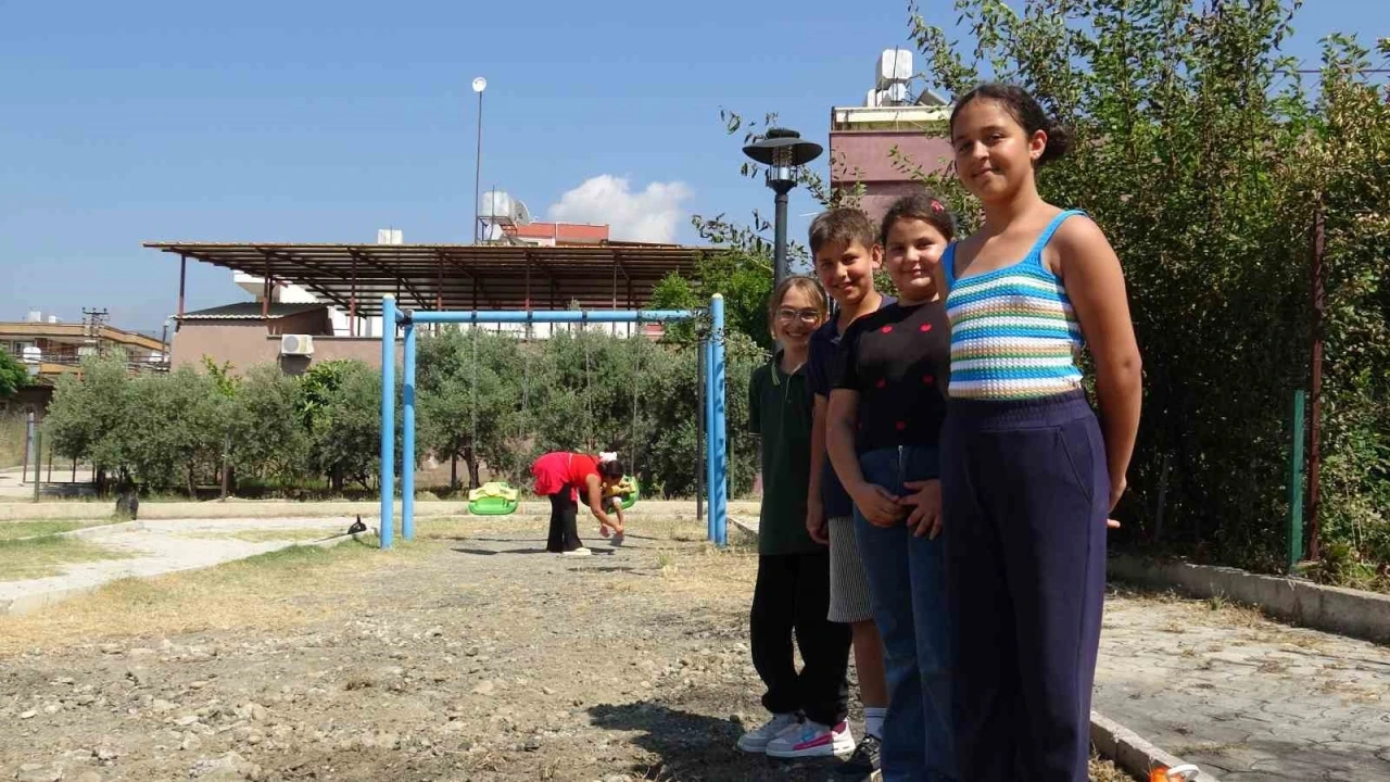 Oyun parkındaki yangın &ccedil;ocukları &uuml;zd&uuml;
