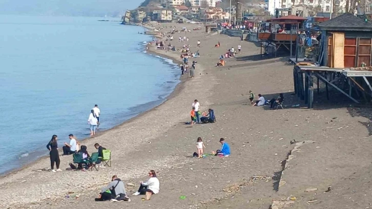 Oyunu kullanan sahillere akın etti
