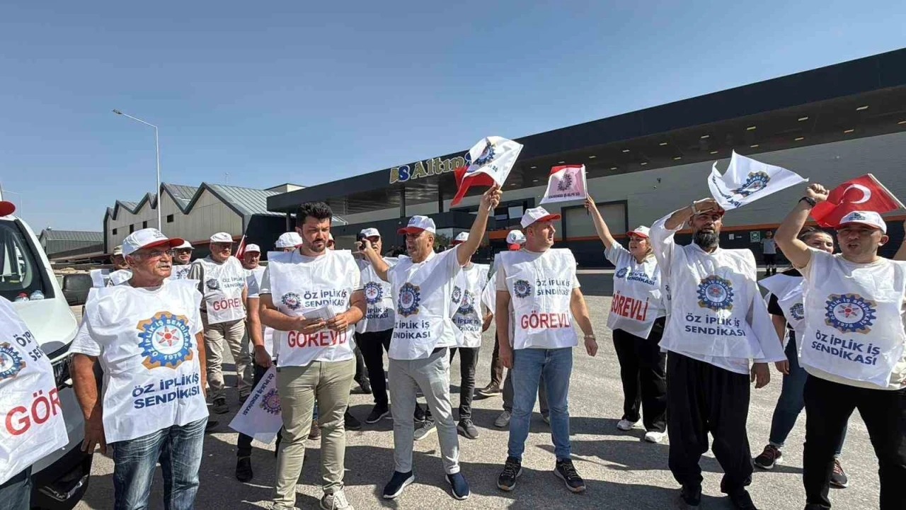 Öz İplik İş Sendikası’ndan işten çıkarmalar nedeniyle Altınsar Tekstil’de eylem
