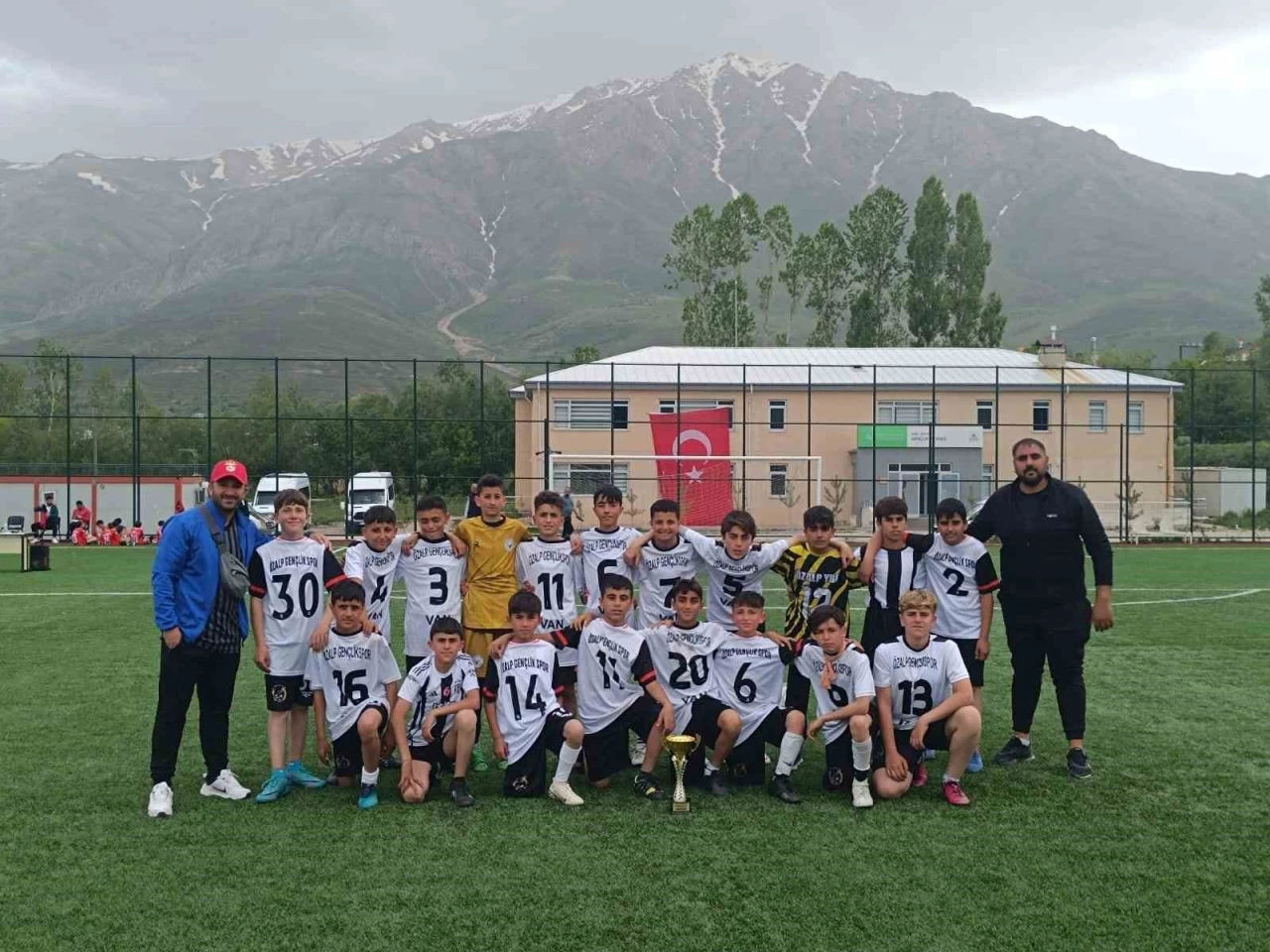 Özalp Gençlikspor U12 Futbol Takımı şampiyon oldu

