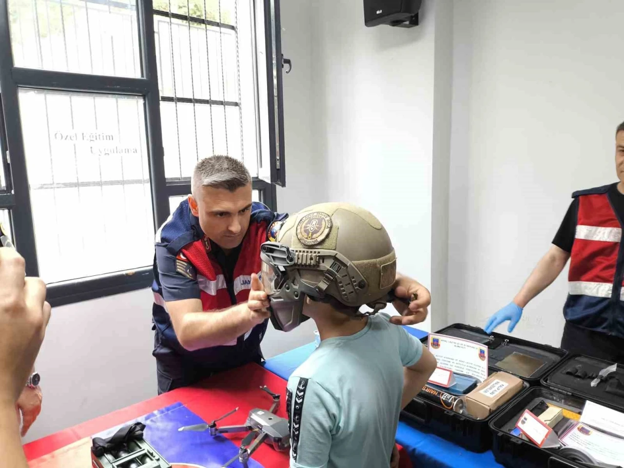 Özel bireyler, jandarmanın araç ve teçhizatlarını tanıdı
