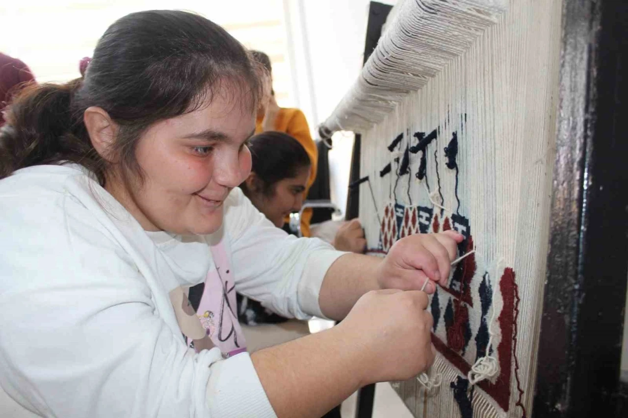 Özel bireyler mutfağa girip yaptıkları kurabiyelerle ağızları tatlandırdı
