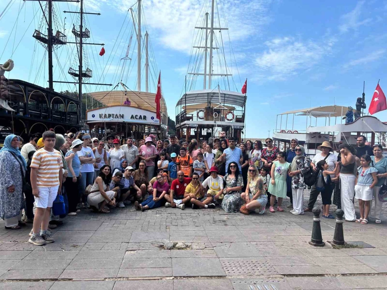 &Ouml;zel bireyler "Yaza merhaba" etkinliğinde Akdeniz&rsquo;e a&ccedil;ıldı
